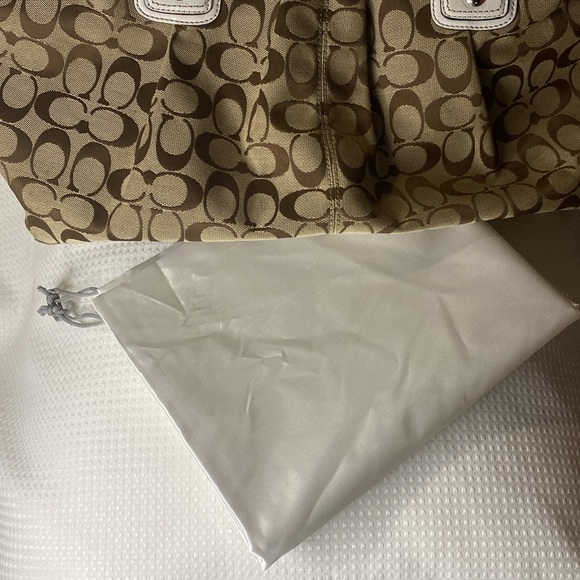 Coach Classic “C” w/White Leather Trim Large Satchel EUC w/Dustbag - Picture 11 of 11